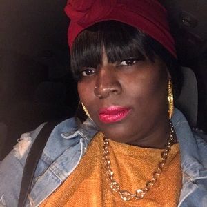 Meet your Posher, Dominique